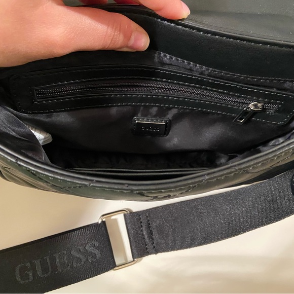 Black Guess Purse - Picture 5 of 7